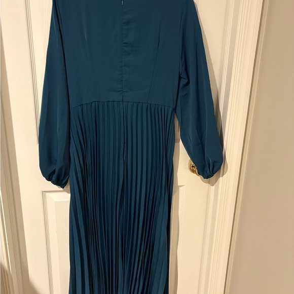 Elegant Teal Long Sleeve Dress - Picture 3 of 3